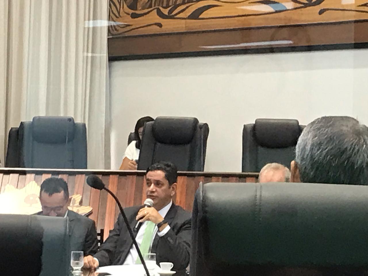 “O governo não vem vender falsas esperanças”, diz Amarísio Freitas em audiência na Aleac